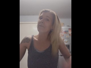 Provocative Darling Stripper Allures With Her Butt