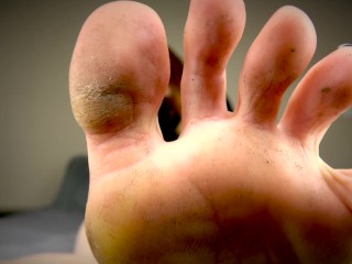 Luscious Peach Olivia Rose Shows Off Her Pussy